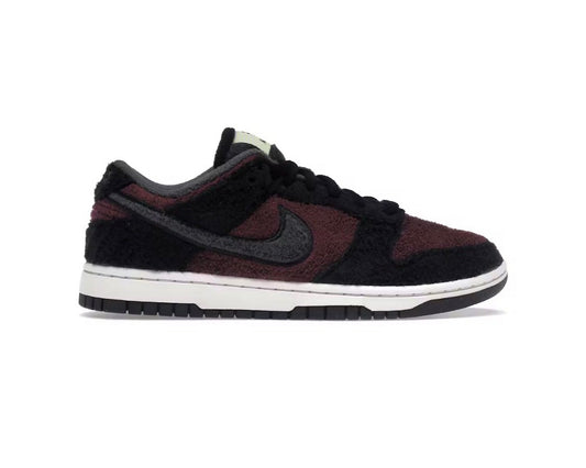 Nike Dunk Low SE 'Fleece - Burgundy Crush' (W)