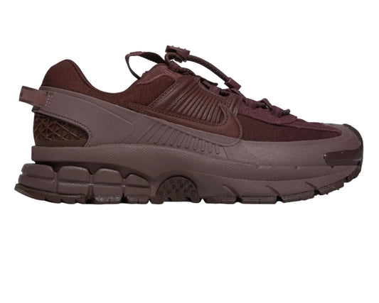 Nike Zoom Vomero Roam 'Burgundy Team Red'
(W)