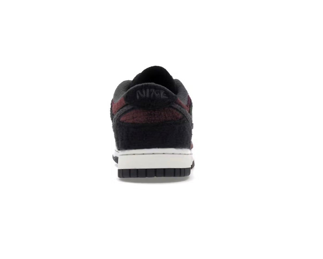 Nike Dunk Low SE 'Fleece - Burgundy Crush' (W)