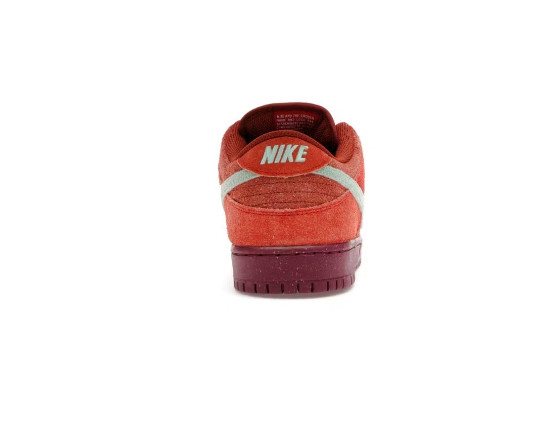 Nike Dunk Low SB 'Mystic Red'