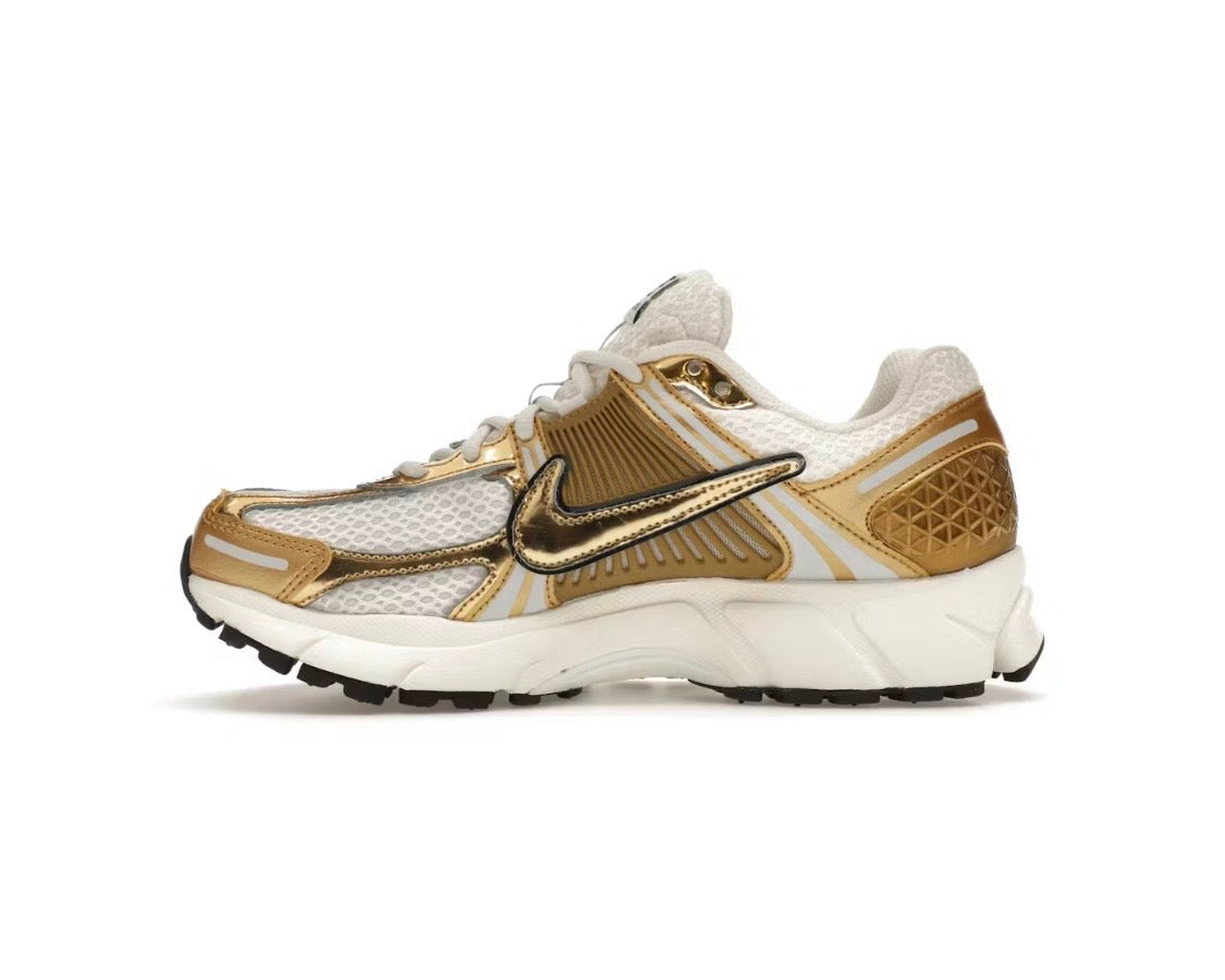 Nike Air Zoom Vomero 5 'Metallic Gold' (W)